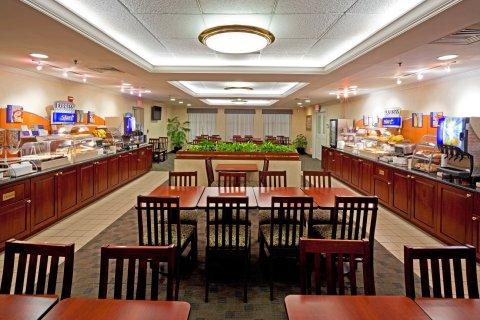 Express & Philadelphia - By Ihg Hotel