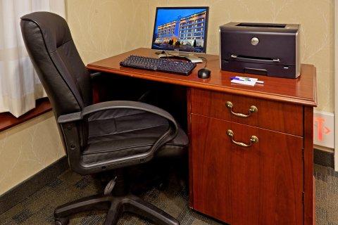 Express & Philadelphia - By Ihg Hotel